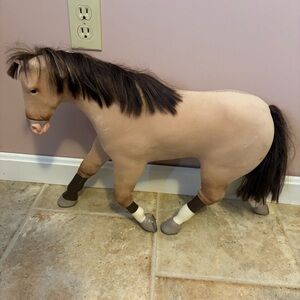 💚American Girl Tan and Brown Horse with Saddle
